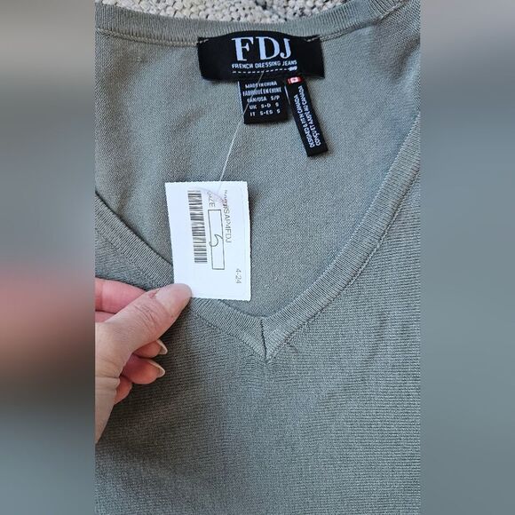 💝FDJ Olive Green V-Neck Sweater - Picture 4 of 4